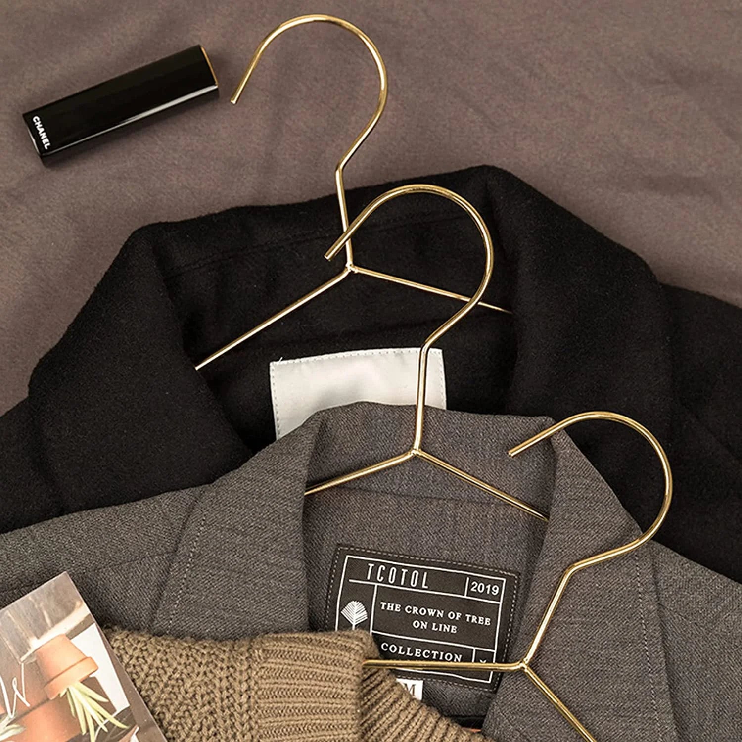 Metal Hangers 30 Pack , Strong Wire Clothes Hangers with Notches, Space Saving, Shiny Gold