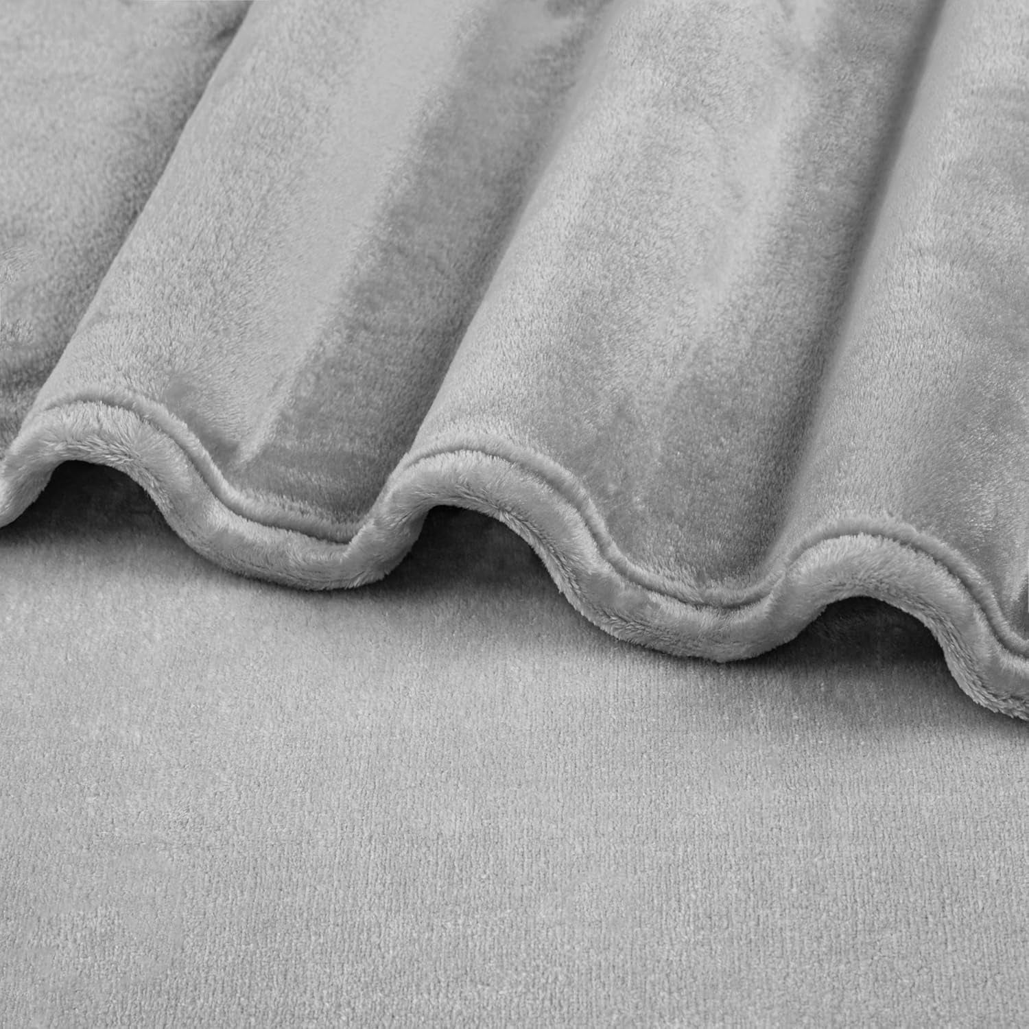 Light Grey Fleece Throw Blanket for Couch, Silver Super Soft Fuzzy Flannel Throw for Sofa, Luxury Plush Microfiber Bed Blanket, Cozy Home Decorative Velvet Gift Blanket, 50X60