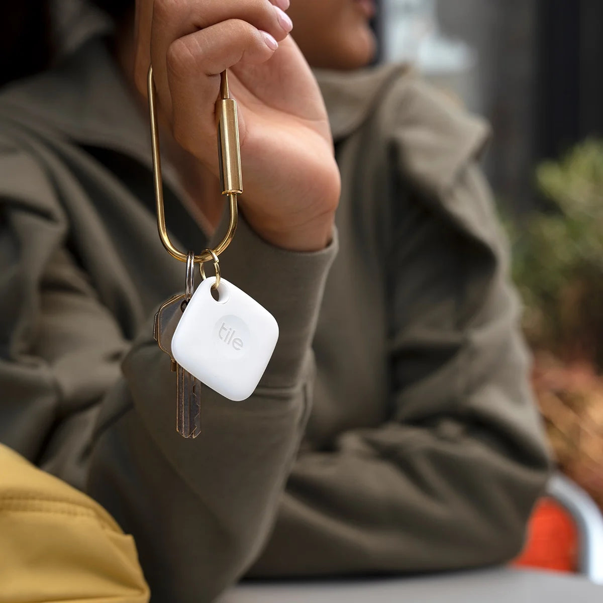 Mate (2022) 1-Pack, White. Bluetooth Tracker, Keys Finder and Item Locator; up to 250 Ft. Range.
