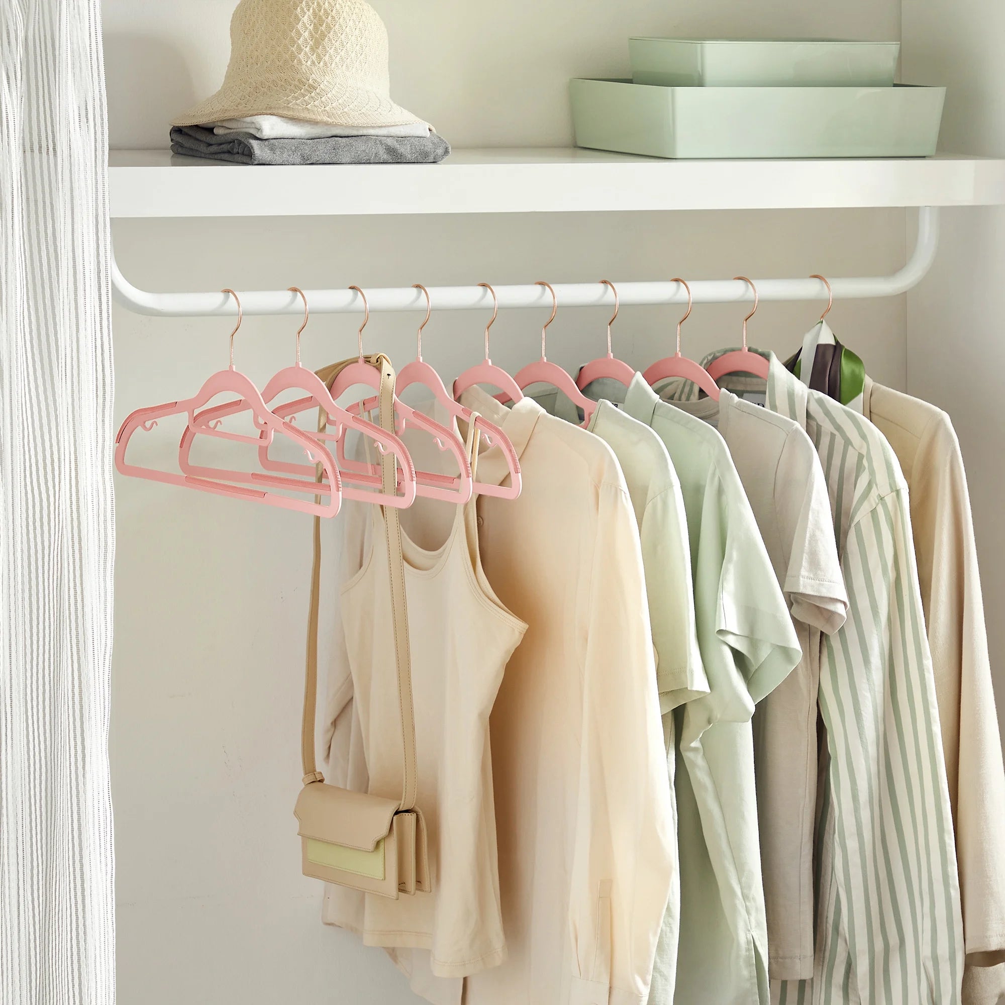 50 Pack Coat Hangers Non-Slip Clothes Hangers Space-Saving Plastic Hangers 360°Swivel Rose Gold Hook Light Pink