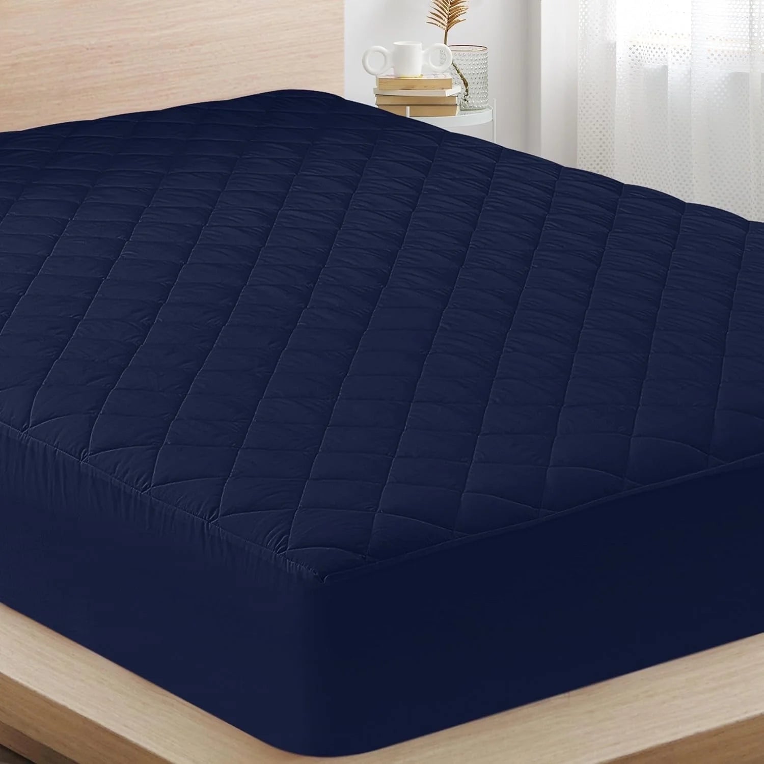 Queen Size Waterproof Mattress Pad Protector, Breathable Quilted Mattress Cover Noiseless Waterproof Fitted Sheet Mattress Topper up to 21" Deep Pocket