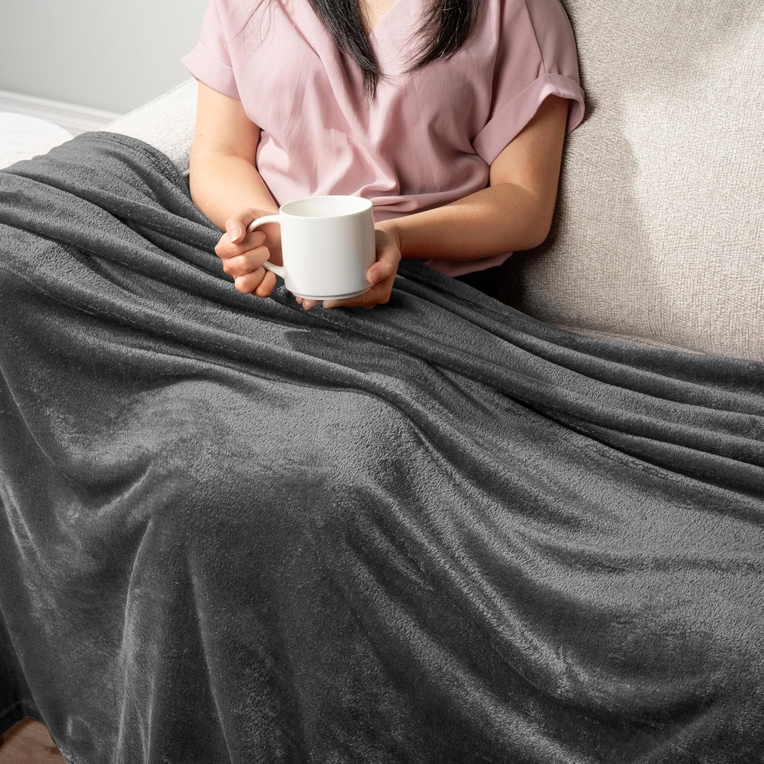 Grey Fleece Throw Blanket for Couch, Dark Charcoal Super Soft Fuzzy Flannel Throw for Sofa, Luxury Plush Microfiber Bed Blanket, Cozy Home Decorative Velvet Gift Blanket, 50X60